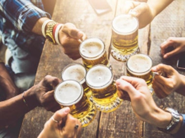 Guided Bar Crawl inc 1 Hour Unlimited Beer in Prague