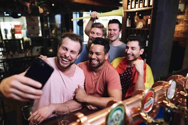 Beer and chicken wings meal in Barcelona