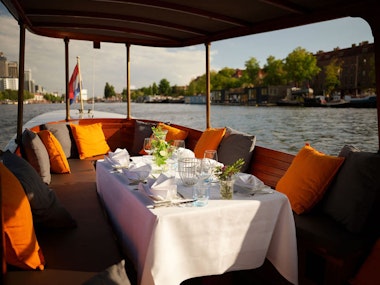 Private Canal-Boat Tour Including Unlimited Drinks in Amsterdam