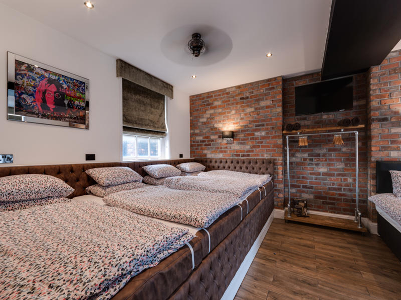 Tom Thumb Apartments