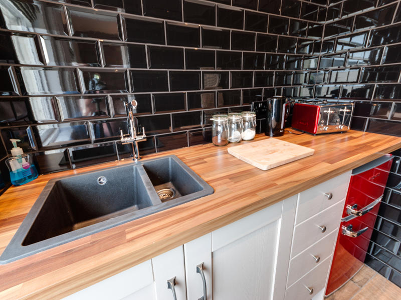 Tom Thumb Apartments