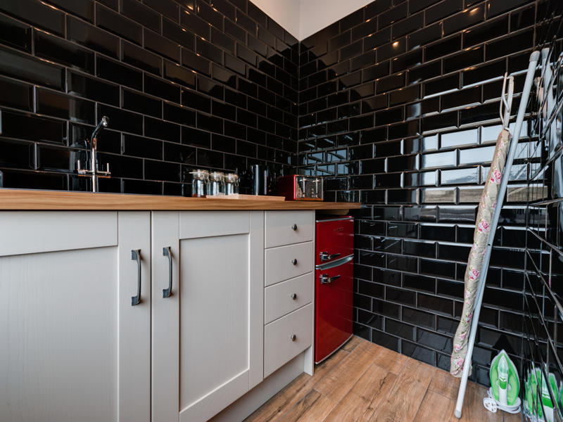 Tom Thumb Apartments