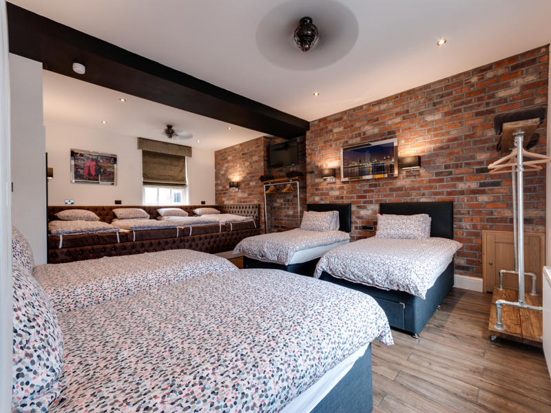 Tom Thumb Apartments