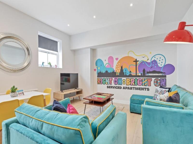 Right On: Bright On Apartment 1F