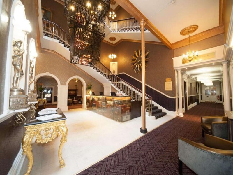 The Queen At Chester Hotel