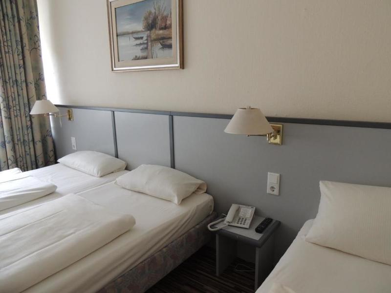 Bahn Hotel Dusseldorf