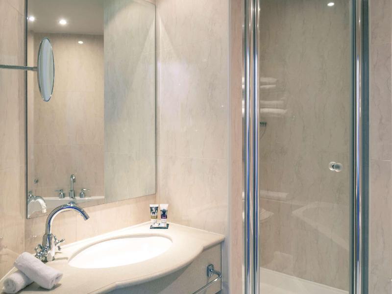 Mercure Cardiff Holland House Hotel & Spa