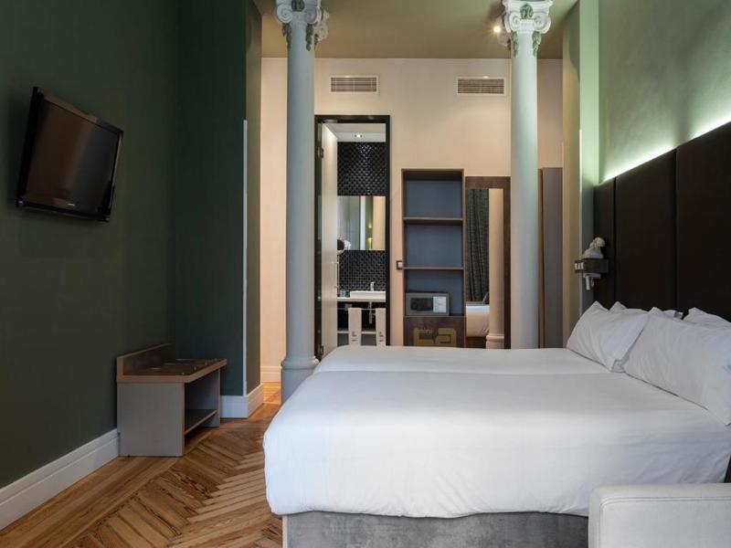 Petit Palace Lealtad Plaza