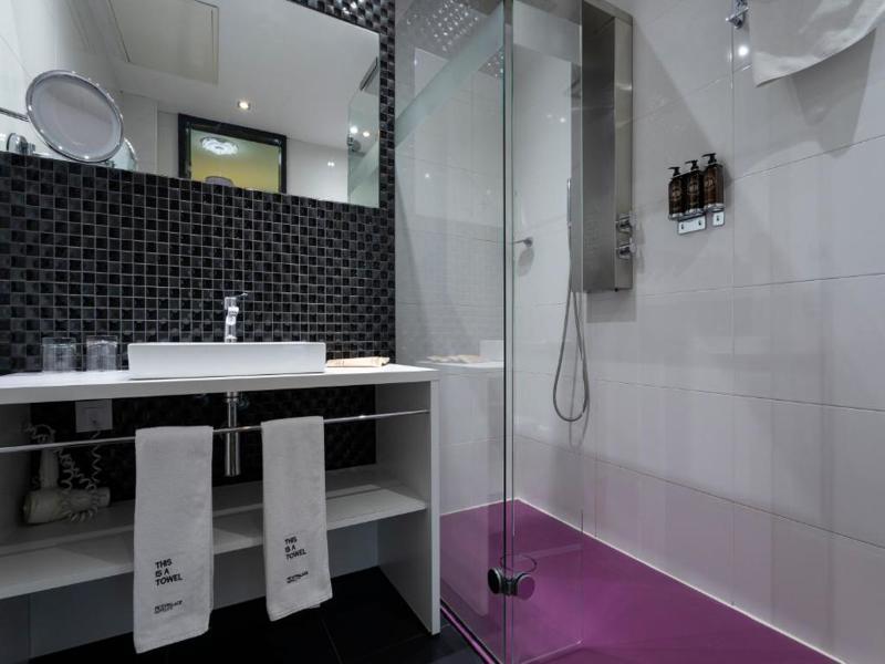 Petit Palace Lealtad Plaza