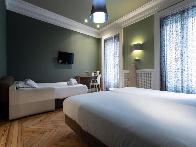 Petit Palace Lealtad Plaza