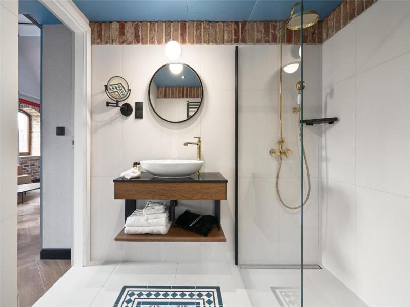 Radisson Hotel & Suites