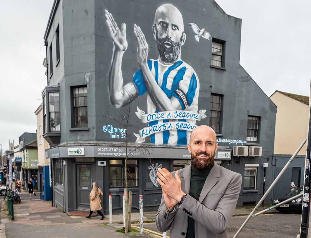 Press Release: Bruno gives the thumbs up to new city centre mural