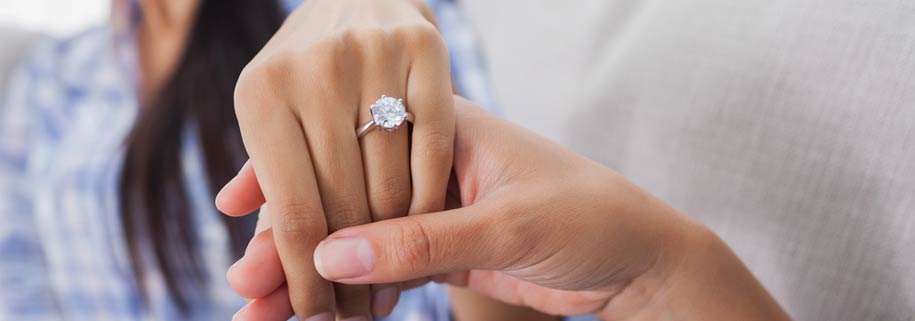 How To Choose The Engagement Ring – From A Woman’s Perspective!