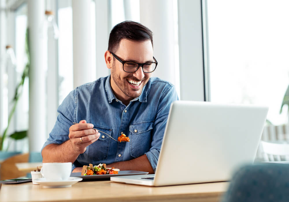 Friends virtually grabbing a bite to eat together over video call